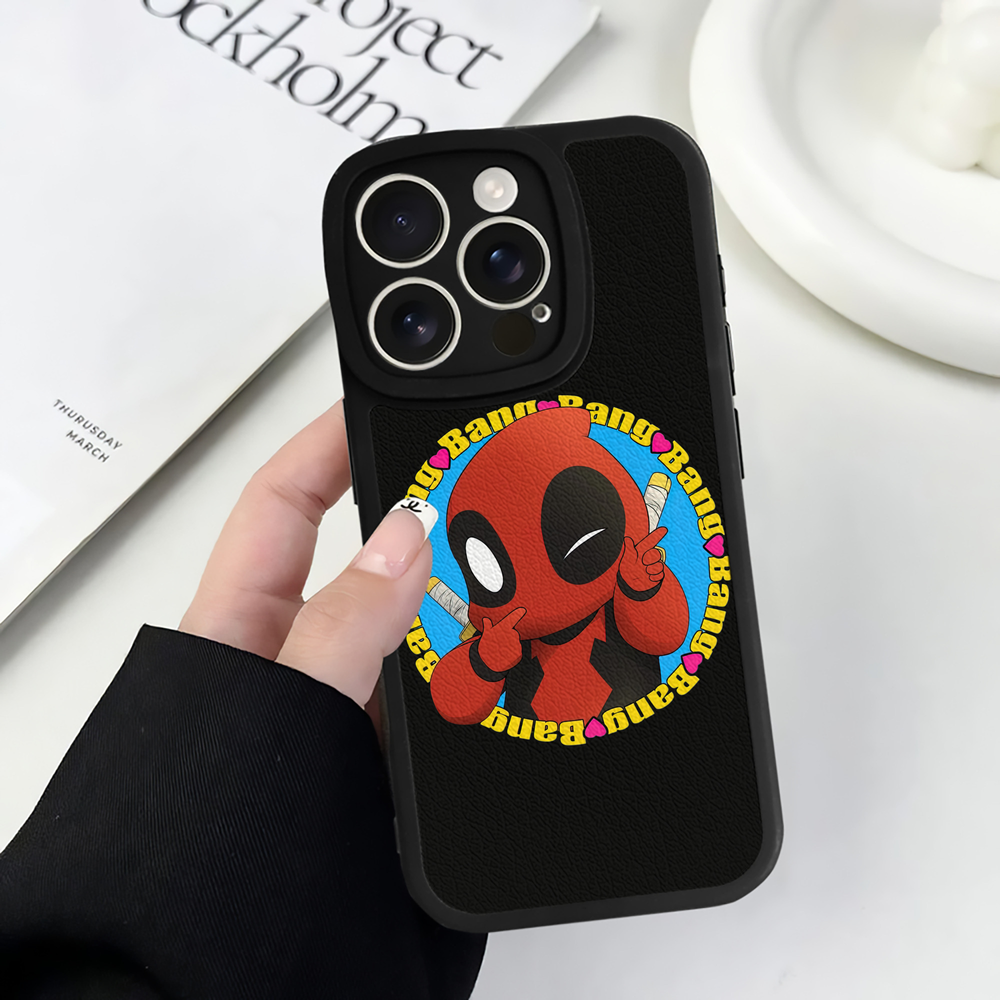 （画像用） Deadpool デッドプール 【iPhone 16シリーズ対応】シリコンスマホケース（レザー調） 材質：シリコン